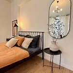 Homely Apartment Close To Metro Palmovka