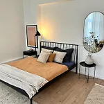 Homely Apartment Close To Metro Palmovka