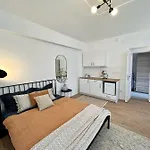 Homely Apartment Close To Metro Palmovka