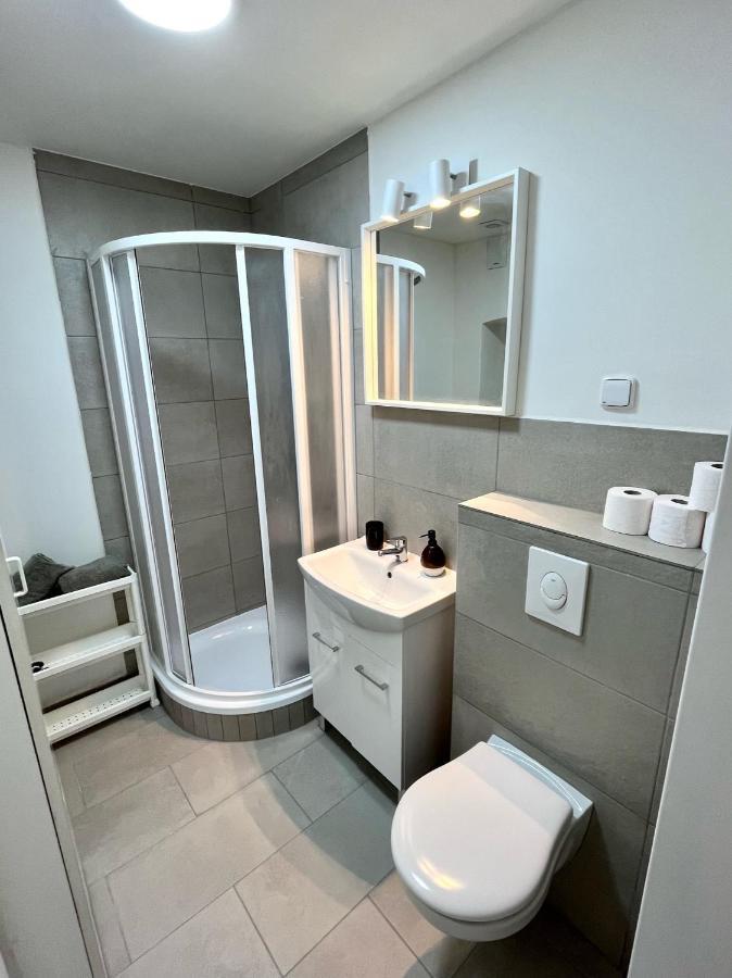 Apartment Homely Close To Metro Palmovka *