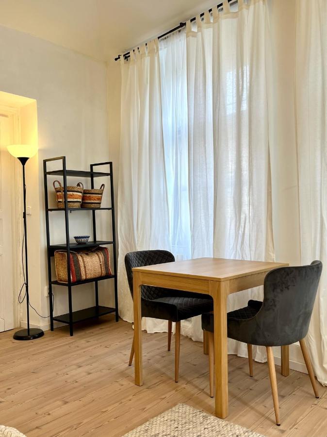 Homely Close To Metro Palmovka Apartment Prague
