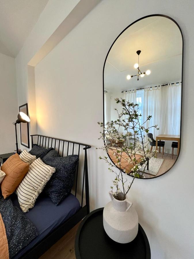 Homely Close To Metro Palmovka *