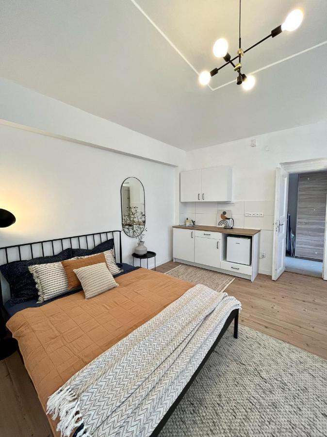 Homely Close To Metro Palmovka Apartment *